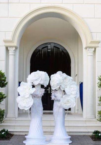 White floral living sculpture