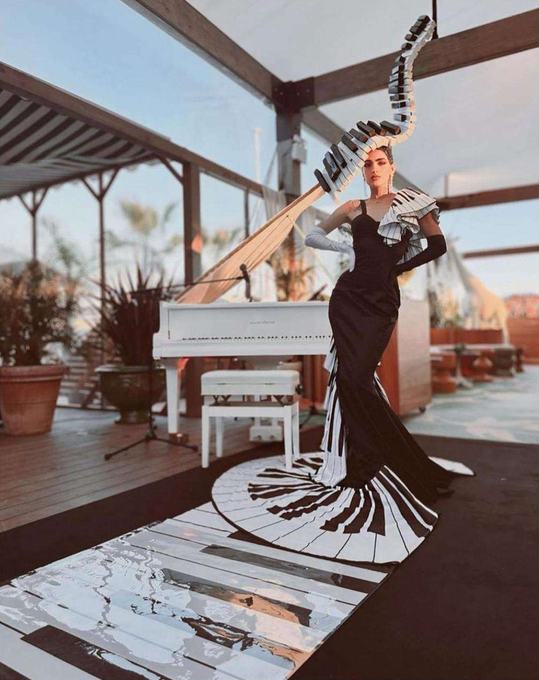 Performer in a piano headdress