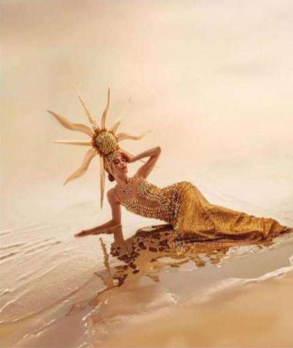 Golden desert-themed living sculpture