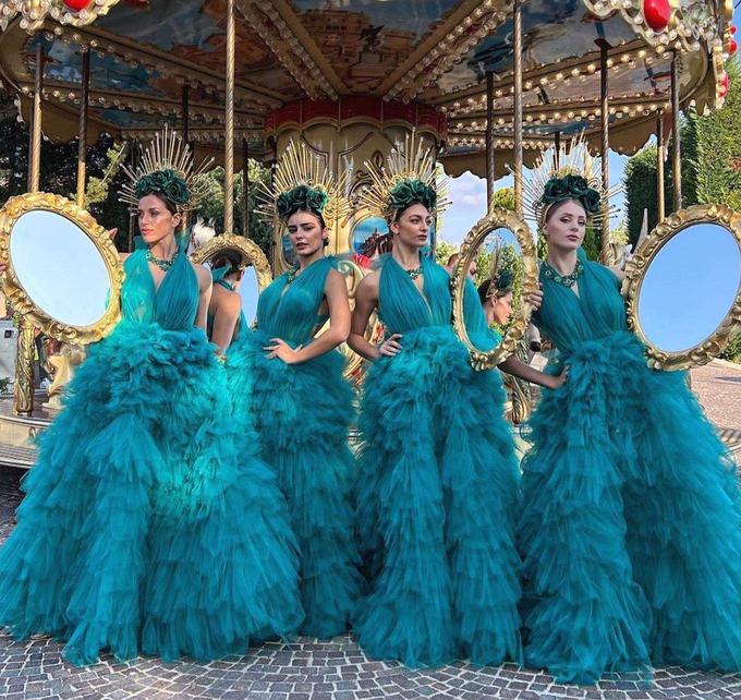 Performers in turquoise ruffles