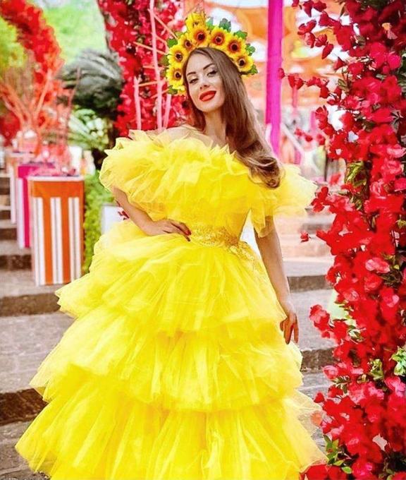 Performer in a yellow ruffled gown