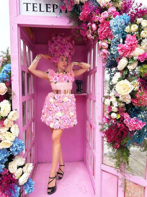 Performer in a pink floral booth