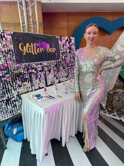 Glitter bar host in silver