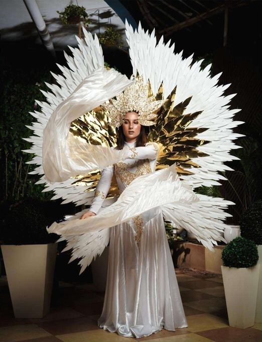 Entry performer in a white and gold costume