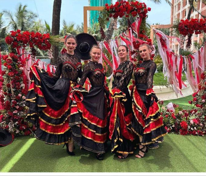 Spanish entry dancers